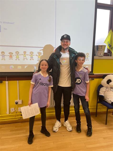 Captain Coopers Visit To Hunslet Carr Primary School South Leeds Life