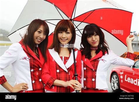 Grid Girls Rain Hi Res Stock Photography And Images Alamy