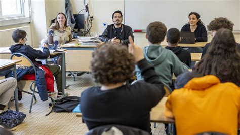 Des collégiens de Lakanal rencontrent un jeune artiste iranien Mairie