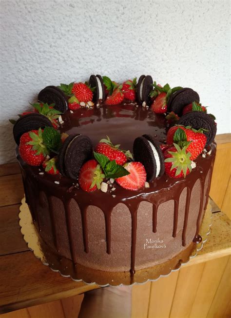 Strawberry CAKE with oreo and chocolate drip Čoko dort s jahodami a