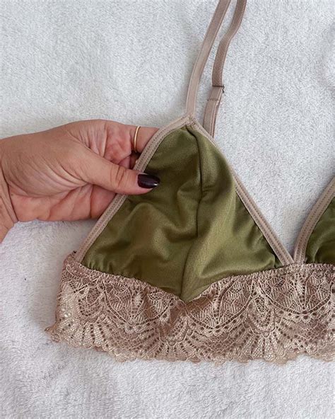 Última Peça Sutiã top triângulo de malha verde e renda bege vovó Pablo Lingerie perfeita é aqui