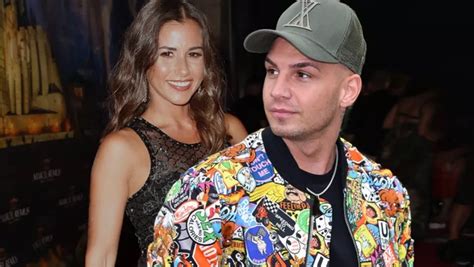 Sarah Engels Streicheleinheit für ihr Baby und das im sexy roten Bikini BUNTE de