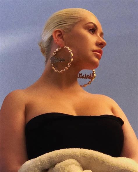Christina Aguilera S Big Tits In Deep Cleavage Collection 22 Pics Videos The Fappening