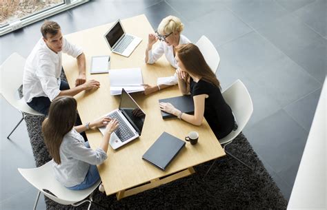 À Trabalho Ou A Trabalho - à Trabalho Ou A Trabalho - FDPLEARN