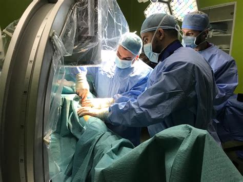 التواء الكاحل أو تمزق أربطة الكاحل الدكتور وائل الحداد Dr Wael Alhaddad Clinic