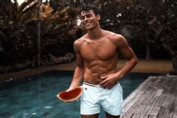 Hot girl đình đám nhất nhì Sài thành một thời đẹp phơi phới nhờ chỉ uống không nhai