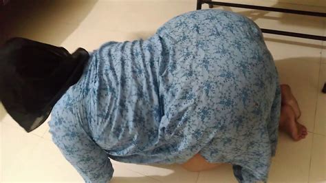 Part Egypt Hot MILF Stepmom Getting Stuck Under Bed While She Horny Swaying Her Big Ass With