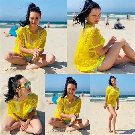 Urocza Emilka Z Daj To G O Niej W Bikini Gwiazda Pozuje W Prze Wituj Cej Narzucie