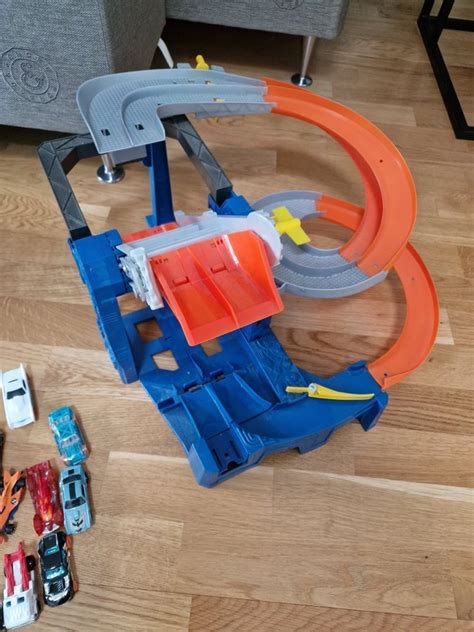 Hot Wheels Garage och Bilbana med Bilar Köp på Tradera
