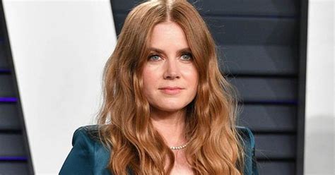 Hot Redhead Amy Adams Takes The Plunge In Dress Slashed To The Navel
