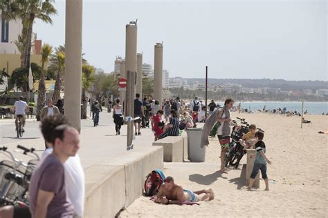 Mallorca Beaches Fine For Naked Beachgoer