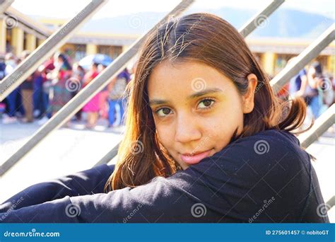 Acercamiento De Una Adolescente Latina Imagen De Archivo Imagen De Hermoso Gente