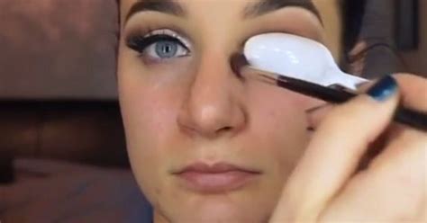 This Spoon Hack Will Give You That Perfect Cut Crease Eye Huffpost Style