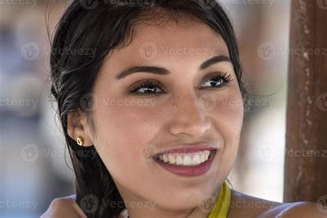 Retrato De Chica Latina Mexicana De Cabello Negro Sexy Foto De Stock En Vecteezy