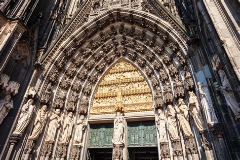 Detalhes Da Fachada Da Catedral Da água De Colônia Alemanha Foto de