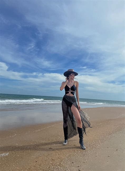 Hình ảnh siêu mẫu Minh Triệu nude vừa sexy vừa quyến rũ