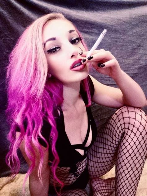 Sexy Smoking Smokingme OnlyFans Nude And Photos