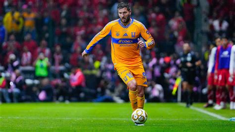 En Tigres sigue la novela de Gignac con Boca Juniors, pero el francés