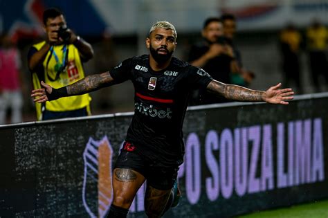 Flamengo vence o Sampaio Corrêa gols de Gabigol e Bruno Henrique