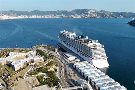 Primer crucero turístico llega a Acapulco tras el paso de Otis