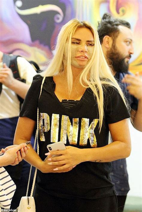 Katie Price Từ bom sex đình đám nhất nước Anh đến thảm họa thẩm mỹ