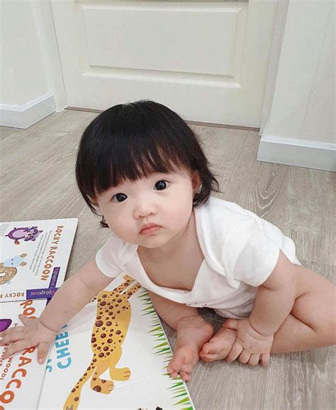 Các hot mom của showbiz Việt đều cho con làm điều này ngay từ hồi bé