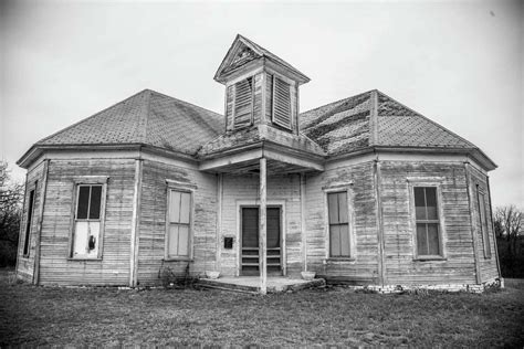 21 terrifying photos of abandoned homes in Texas