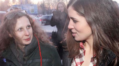 Erstes Wiedersehen Nach Zwei Jahren Pussy Riot Treffen Sich In Sibirien N Tv De