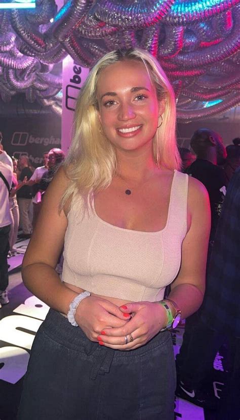 Blonde And Busty Scrolller