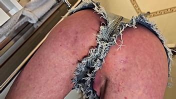 Desesperado Mea En Mis Pantalones Cortos De Jeans Y Luego Me Hace Pis En El Culo Xvideos