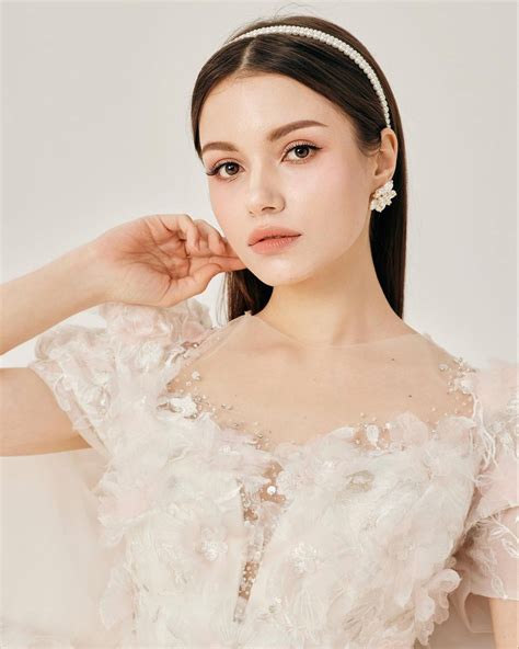 Elena Ig Leeeena Ig Elena Elena Porcelain Brunette Classy