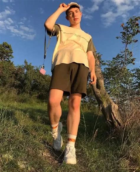 Expulsan A Un Estudiante Gay Por Publicar Tutoriales De Maquillaje En Rusia Cromosomax