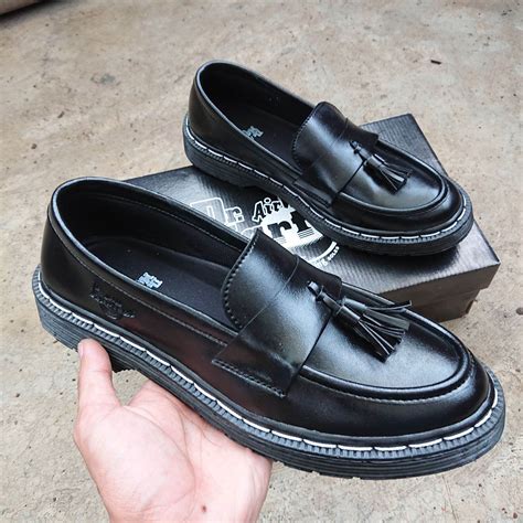 Sepatu Penny Loafers Hitam Pria Sepatu Docmart Sepatu Slipon Formal