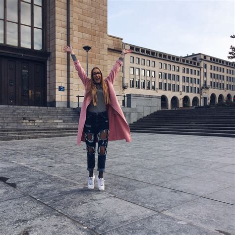 Ripped Jeans X Fishnet Tights Closet Of The LAUghing Blonde