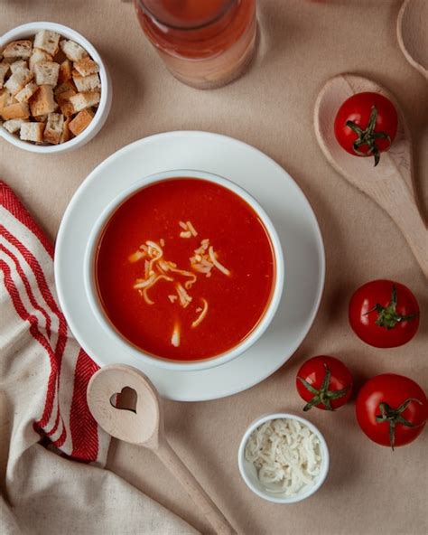 Free Photo Tomato Soup With Cheese Crackers Top View