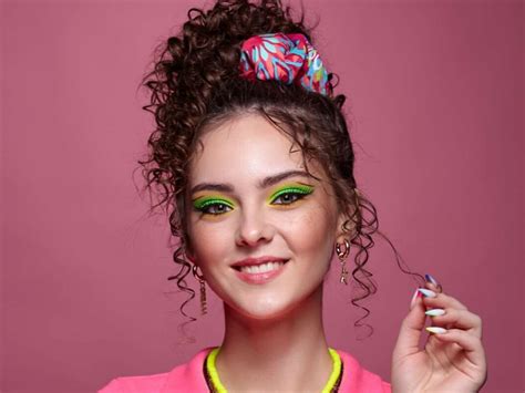 Corte Anos 80 Feminino - Anos 80: O Cabelo Feminino Que Reinventa Seu Estilo em 2026