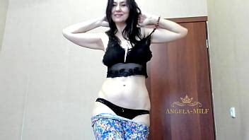 Milf Morena Delgada Baila En Bragas Despu S De Despertarse Por La Ma Ana Y Quiere Follar Con Una