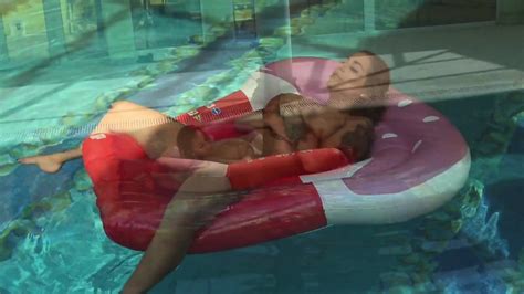 Canadian Milf Heidi In The Pool