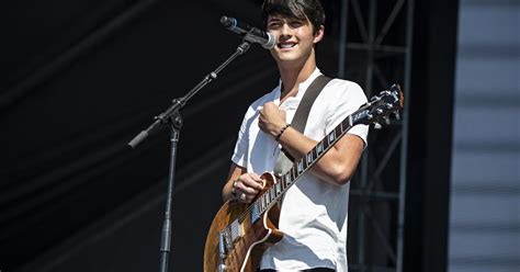 Laine Hardy uses album release to help hurricane recovery