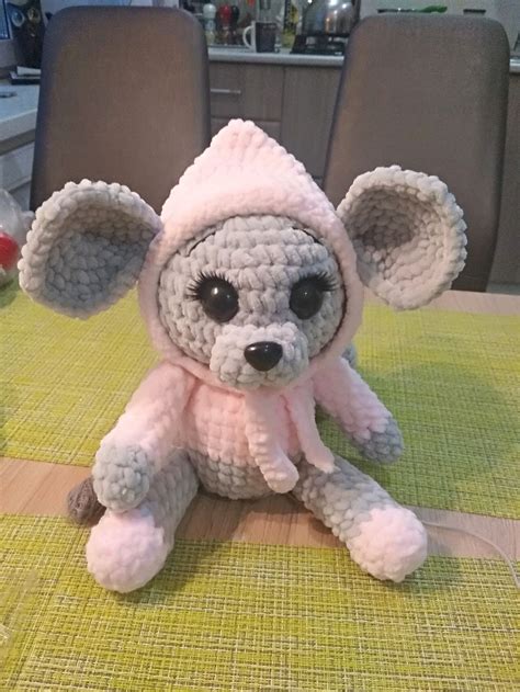 Игрушка мышь вязанная крючком в капюшоне с большими глазами в интернет ...