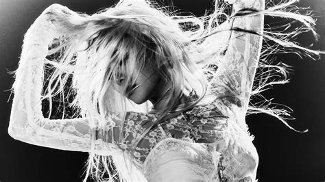 LE SSERAFIM HOT Wallpaper PC Desktop