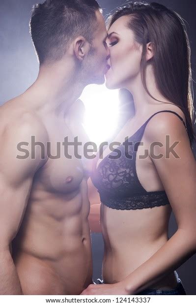 1 Hundred People Kissing On Lips Naked Bed Royalty Free Images Stock Photos Pictures