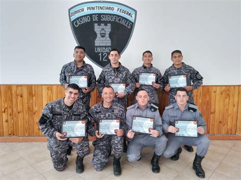 bomberos de la policia de rio negro entrego certificados  personal de