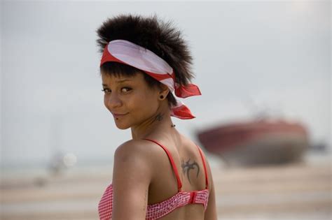 8 Hot Sexy Sade Giliberti Bikini Pics