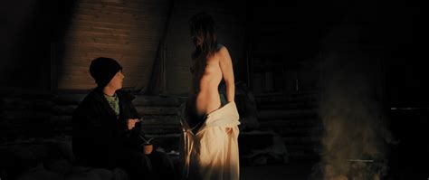 Alisa Kyllönen Nue dans Bunny Opération Pussy