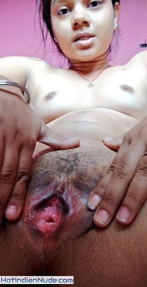 Sexy Desi Nude Bhabhi Sex Pics Go Viral On The Internet Hot Indian Nude