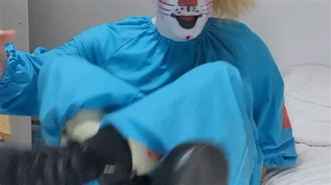 Clown Undress And Prostate Massage With Dildo Yanni The Clown