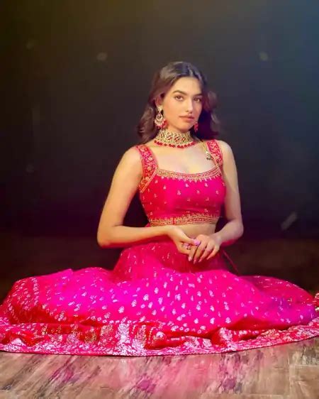 Vidhi Yadav Hot Pics And Photo In Red Outfit