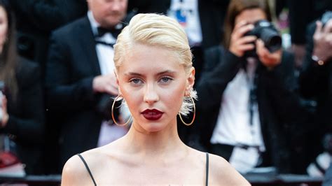 Iris Law La Figlia Di Jude Fa Impazzire Il Red Carpet Con Il Suo Nude Look Foto
