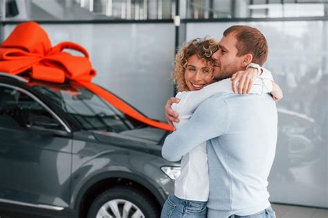 Prova De Amor Marido Faz Presente Para Sua Esposa Carro Novo Moderno